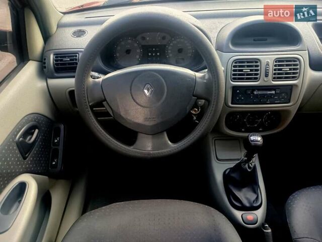 Червоний Рено Clio Symbol, об'ємом двигуна 1.4 л та пробігом 229 тис. км за 4399 $, фото 5 на Automoto.ua
