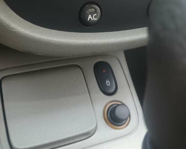 Червоний Рено Clio Symbol, об'ємом двигуна 1.4 л та пробігом 229 тис. км за 4399 $, фото 11 на Automoto.ua