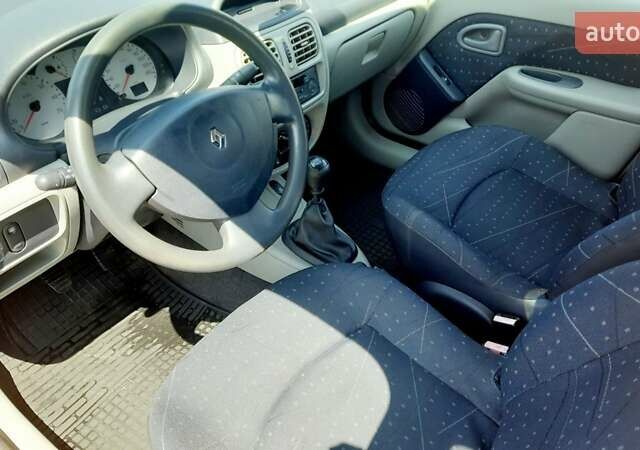 Красный Рено Clio Symbol, объемом двигателя 1.4 л и пробегом 138 тыс. км за 3600 $, фото 23 на Automoto.ua