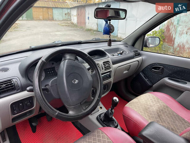 Красный Рено Clio Symbol, объемом двигателя 1.39 л и пробегом 164 тыс. км за 2999 $, фото 2 на Automoto.ua