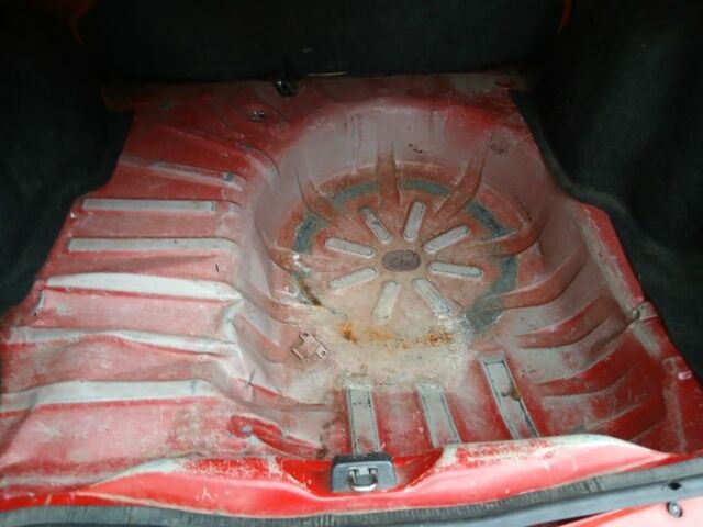 Рено Clio Symbol 2005 в Черняхове на Automoto.ua Красный Рено Clio Symbol, объемом двигателя 1.4 л и пробегом 71 тыс. км за 2750 $, фото 13 на Automoto.ua