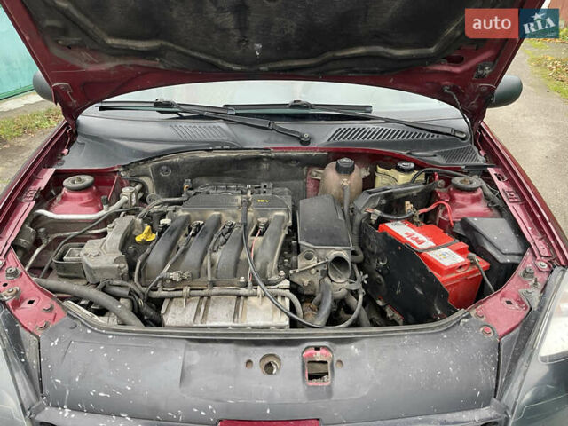 Красный Рено Clio Symbol, объемом двигателя 1.39 л и пробегом 164 тыс. км за 2999 $, фото 3 на Automoto.ua