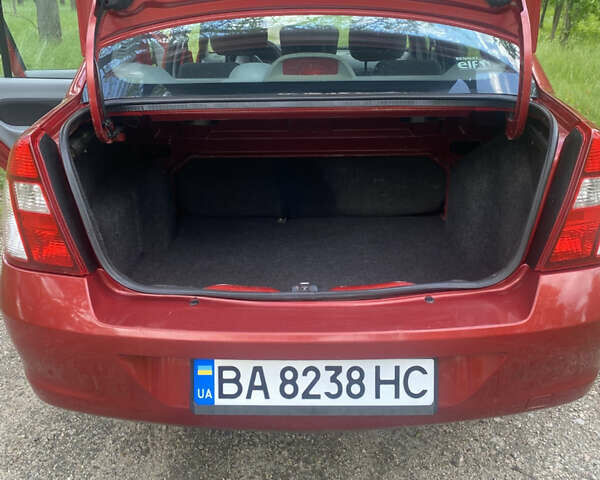 Красный Рено Clio Symbol, объемом двигателя 1.4 л и пробегом 136 тыс. км за 4800 $, фото 9 на Automoto.ua