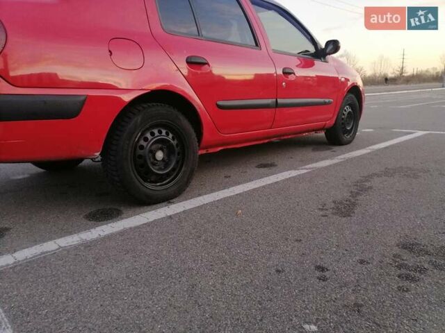 Красный Рено Clio Symbol, объемом двигателя 1.4 л и пробегом 280 тыс. км за 3200 $, фото 8 на Automoto.ua