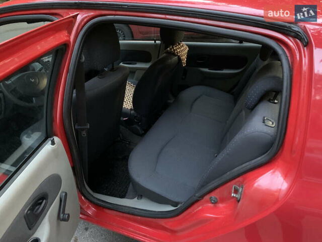 Красный Рено Clio Symbol, объемом двигателя 1.39 л и пробегом 302 тыс. км за 2800 $, фото 2 на Automoto.ua