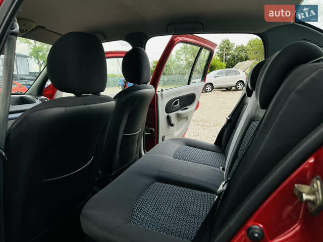 Красный Рено Clio Symbol, объемом двигателя 1.39 л и пробегом 179 тыс. км за 4700 $, фото 14 на Automoto.ua