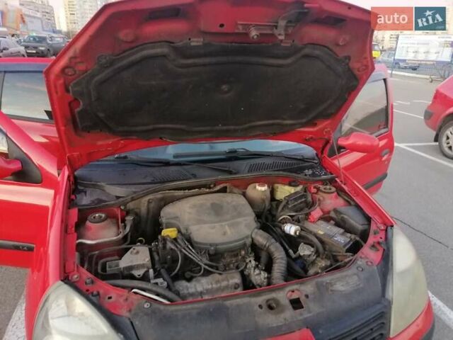 Красный Рено Clio Symbol, объемом двигателя 1.4 л и пробегом 280 тыс. км за 3200 $, фото 1 на Automoto.ua