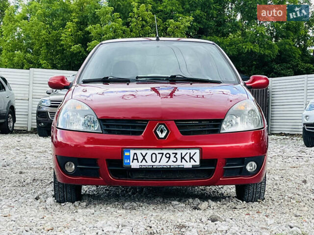 Красный Рено Clio Symbol, объемом двигателя 1.39 л и пробегом 179 тыс. км за 4700 $, фото 5 на Automoto.ua
