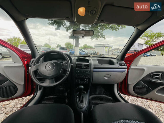 Красный Рено Clio Symbol, объемом двигателя 1.39 л и пробегом 179 тыс. км за 4700 $, фото 15 на Automoto.ua