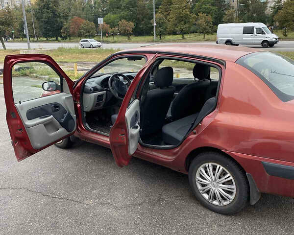 Красный Рено Clio Symbol, объемом двигателя 1.39 л и пробегом 116 тыс. км за 3500 $, фото 6 на Automoto.ua