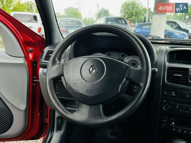 Красный Рено Clio Symbol, объемом двигателя 1.39 л и пробегом 179 тыс. км за 4700 $, фото 16 на Automoto.ua