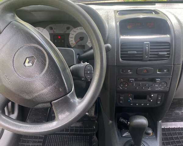 Красный Рено Clio Symbol, объемом двигателя 1.4 л и пробегом 136 тыс. км за 4800 $, фото 13 на Automoto.ua