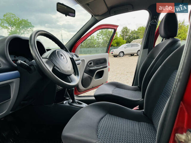 Красный Рено Clio Symbol, объемом двигателя 1.39 л и пробегом 179 тыс. км за 4700 $, фото 10 на Automoto.ua