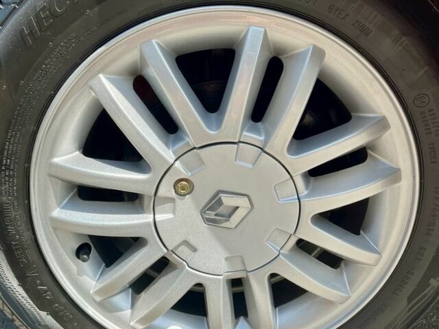 Красный Рено Clio Symbol, объемом двигателя 1.4 л и пробегом 140 тыс. км за 3850 $, фото 7 на Automoto.ua