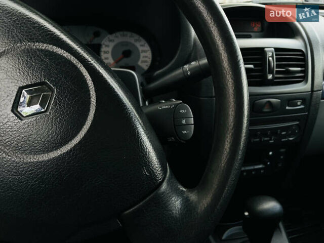 Красный Рено Clio Symbol, объемом двигателя 1.39 л и пробегом 179 тыс. км за 4700 $, фото 23 на Automoto.ua