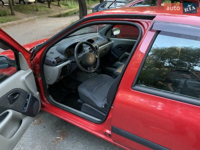 Красный Рено Clio Symbol, объемом двигателя 1.39 л и пробегом 302 тыс. км за 2800 $, фото 3 на Automoto.ua