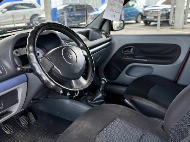 Красный Рено Clio Symbol, объемом двигателя 0 л и пробегом 261 тыс. км за 3200 $, фото 6 на Automoto.ua