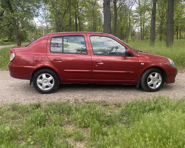 Красный Рено Clio Symbol, объемом двигателя 1.4 л и пробегом 136 тыс. км за 4800 $, фото 2 на Automoto.ua