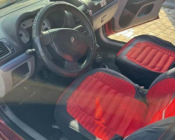 Червоний Рено Clio Symbol, об'ємом двигуна 1.39 л та пробігом 205 тис. км за 2999 $, фото 2 на Automoto.ua