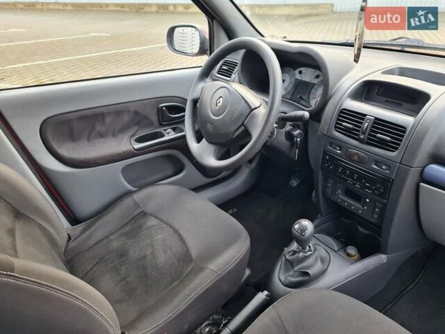 Красный Рено Clio Symbol, объемом двигателя 1.4 л и пробегом 178 тыс. км за 3200 $, фото 20 на Automoto.ua