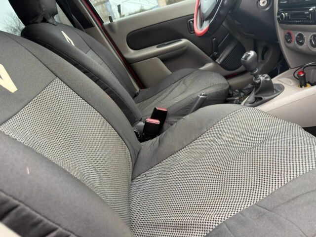 Красный Рено Clio Symbol, объемом двигателя 0 л и пробегом 180 тыс. км за 3650 $, фото 19 на Automoto.ua