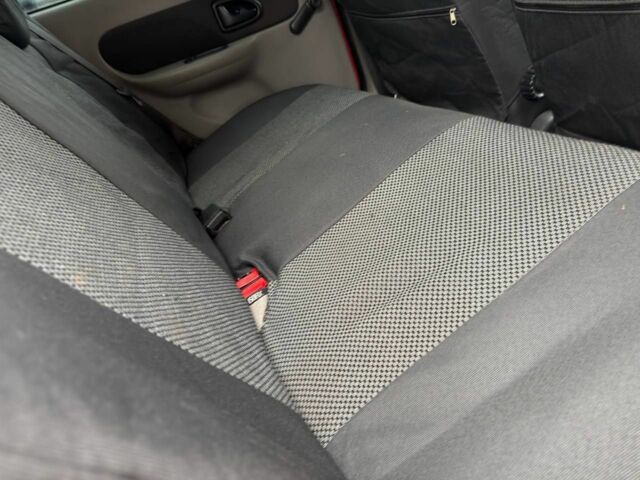 Красный Рено Clio Symbol, объемом двигателя 0 л и пробегом 180 тыс. км за 3650 $, фото 12 на Automoto.ua