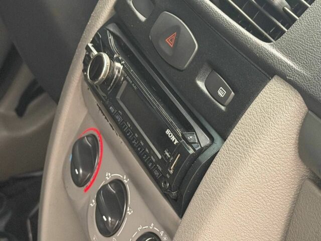 Красный Рено Clio Symbol, объемом двигателя 0 л и пробегом 180 тыс. км за 3650 $, фото 17 на Automoto.ua