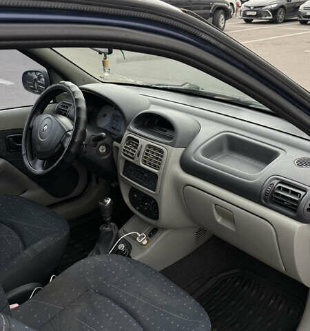 Рено Clio Symbol, объемом двигателя 1.4 л и пробегом 180 тыс. км за 3000 $, фото 4 на Automoto.ua