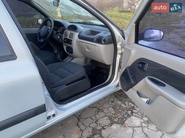 Рено Clio Symbol, объемом двигателя 1.4 л и пробегом 280 тыс. км за 2599 $, фото 12 на Automoto.ua