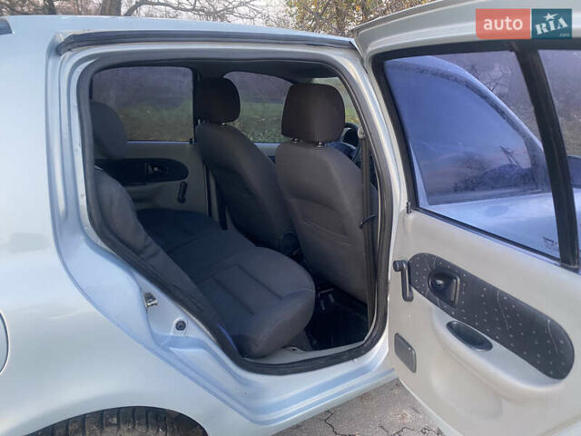 Рено Clio Symbol, объемом двигателя 1.4 л и пробегом 280 тыс. км за 2599 $, фото 11 на Automoto.ua