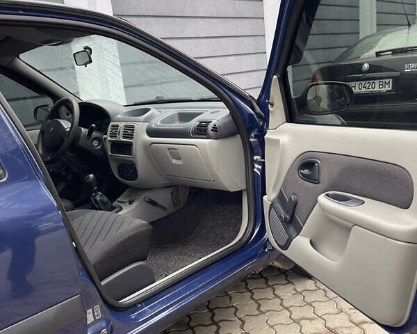 Рено Clio Symbol, объемом двигателя 0 л и пробегом 200 тыс. км за 3200 $, фото 6 на Automoto.ua
