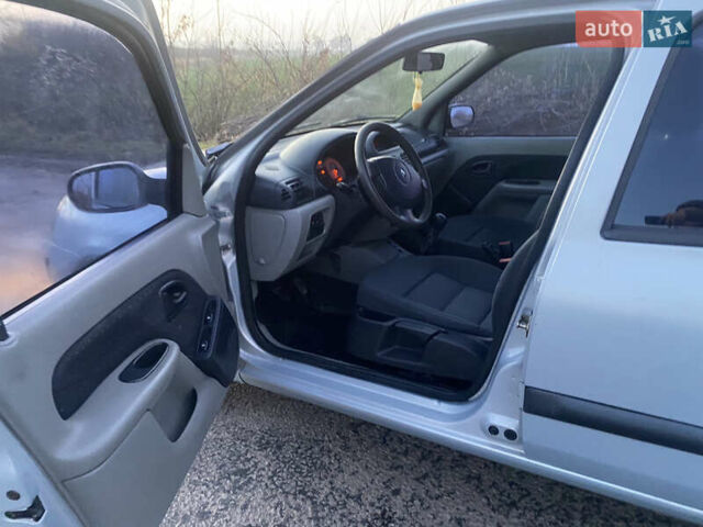 Рено Clio Symbol, объемом двигателя 1.4 л и пробегом 280 тыс. км за 2599 $, фото 10 на Automoto.ua