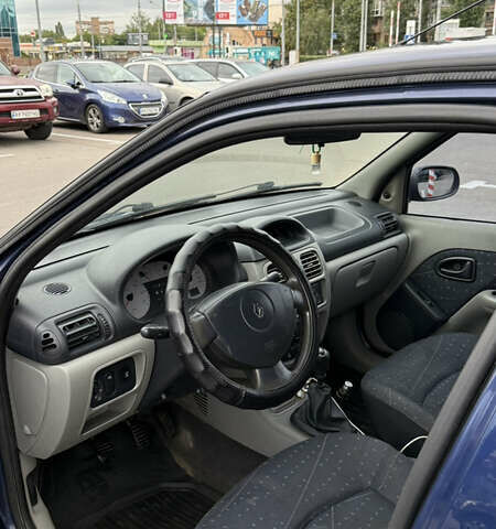 Рено Clio Symbol, объемом двигателя 1.4 л и пробегом 180 тыс. км за 3000 $, фото 5 на Automoto.ua