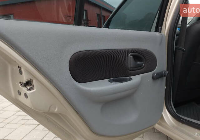 Рено Clio Symbol, объемом двигателя 0 л и пробегом 211 тыс. км за 2700 $, фото 3 на Automoto.ua