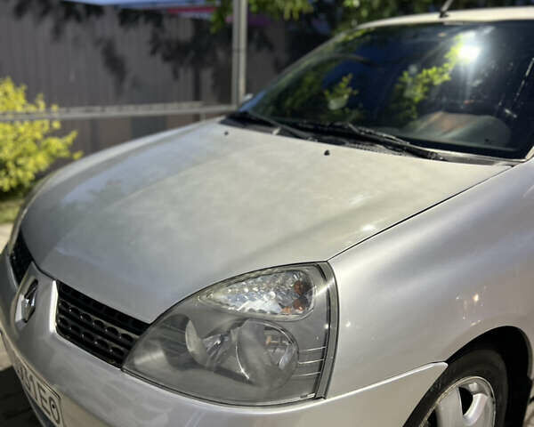 Рено Clio Symbol, объемом двигателя 1.4 л и пробегом 300 тыс. км за 3000 $, фото 5 на Automoto.ua