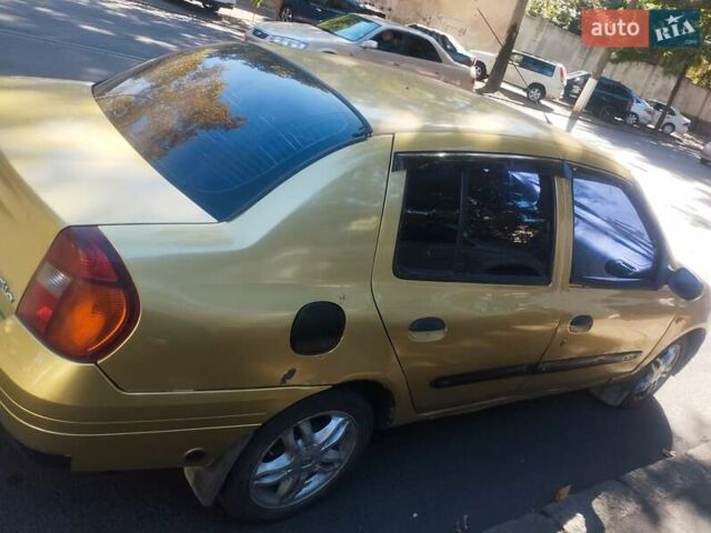 Желтый Рено Clio Symbol, объемом двигателя 1.4 л и пробегом 212 тыс. км за 2250 $, фото 1 на Automoto.ua