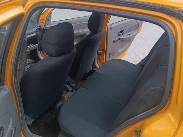 Желтый Рено Clio Symbol, объемом двигателя 0 л и пробегом 400 тыс. км за 2299 $, фото 8 на Automoto.ua