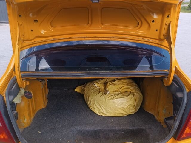 Желтый Рено Clio Symbol, объемом двигателя 0 л и пробегом 400 тыс. км за 2299 $, фото 9 на Automoto.ua