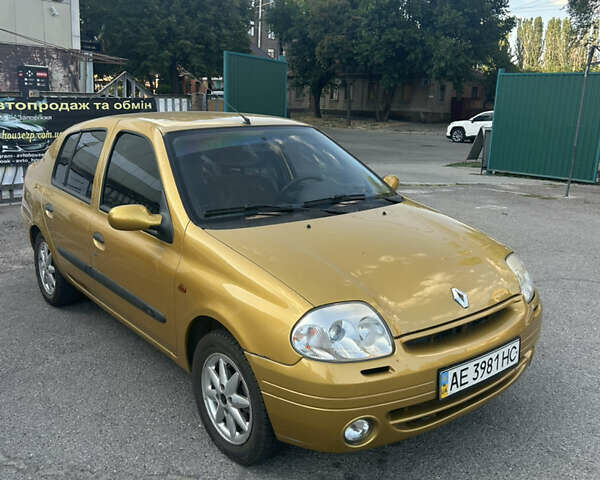 Желтый Рено Clio Symbol, объемом двигателя 1.4 л и пробегом 152 тыс. км за 3100 $, фото 2 на Automoto.ua
