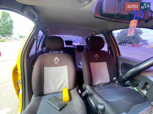 Желтый Рено Clio Symbol, объемом двигателя 1.39 л и пробегом 290 тыс. км за 3000 $, фото 14 на Automoto.ua