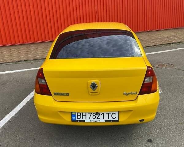 Желтый Рено Clio Symbol, объемом двигателя 1.39 л и пробегом 290 тыс. км за 3000 $, фото 4 на Automoto.ua