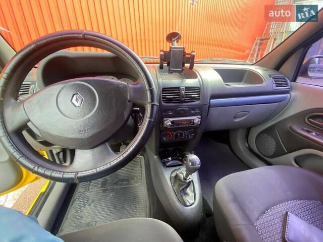 Желтый Рено Clio Symbol, объемом двигателя 1.39 л и пробегом 290 тыс. км за 3000 $, фото 8 на Automoto.ua