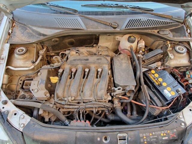 Серый Рено Clio Symbol, объемом двигателя 1.4 л и пробегом 172 тыс. км за 3300 $, фото 9 на Automoto.ua