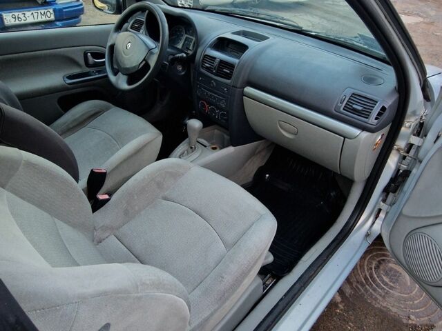 Серый Рено Clio Symbol, объемом двигателя 1.4 л и пробегом 172 тыс. км за 3300 $, фото 7 на Automoto.ua