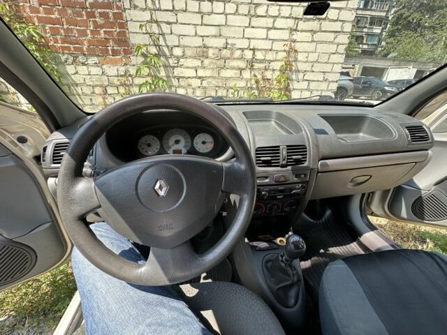 Сірий Рено Clio Symbol, об'ємом двигуна 1.4 л та пробігом 135 тис. км за 3800 $, фото 15 на Automoto.ua