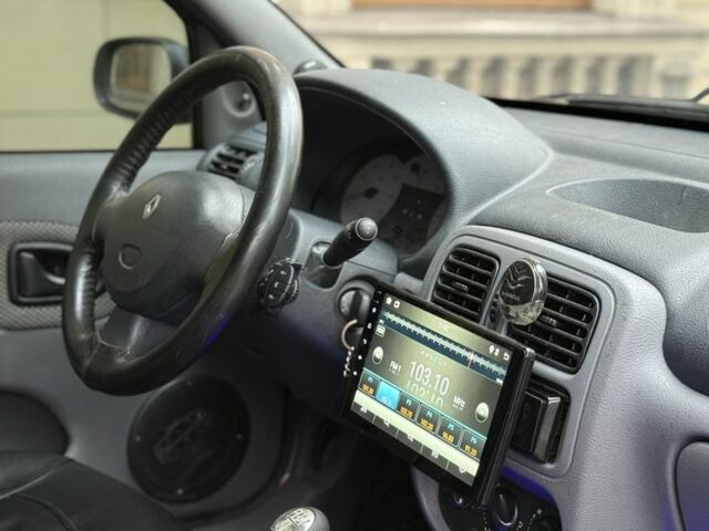 Серый Рено Clio Symbol, объемом двигателя 1.4 л и пробегом 280 тыс. км за 2750 $, фото 2 на Automoto.ua