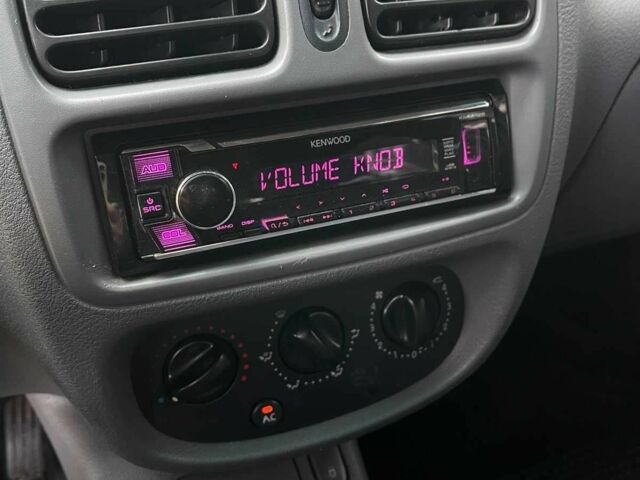 Серый Рено Clio Symbol, объемом двигателя 1.4 л и пробегом 231 тыс. км за 2450 $, фото 9 на Automoto.ua