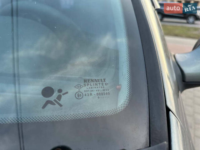 Сірий Рено Clio Symbol, об'ємом двигуна 1.4 л та пробігом 300 тис. км за 3000 $, фото 38 на Automoto.ua