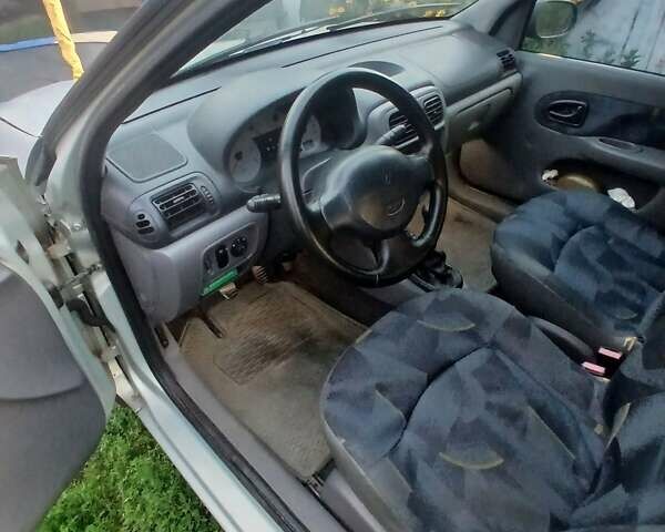 Серый Рено Clio Symbol, объемом двигателя 1.4 л и пробегом 240 тыс. км за 3200 $, фото 9 на Automoto.ua