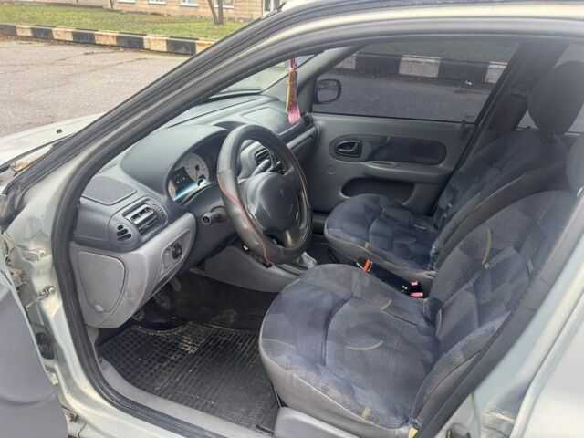 Сірий Рено Clio Symbol, об'ємом двигуна 1.4 л та пробігом 250 тис. км за 1600 $, фото 6 на Automoto.ua